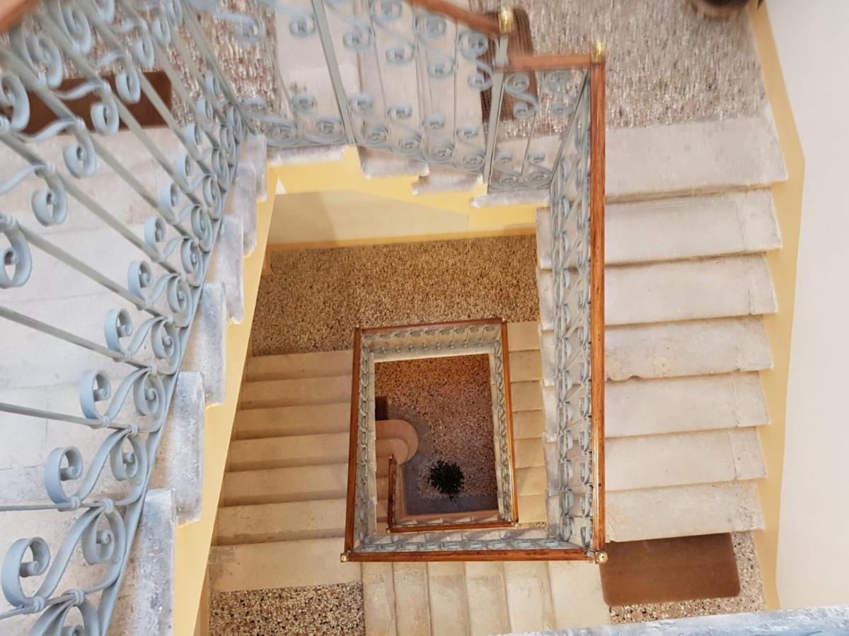 Residenza Emilia Apartment Венеция Екстериор снимка