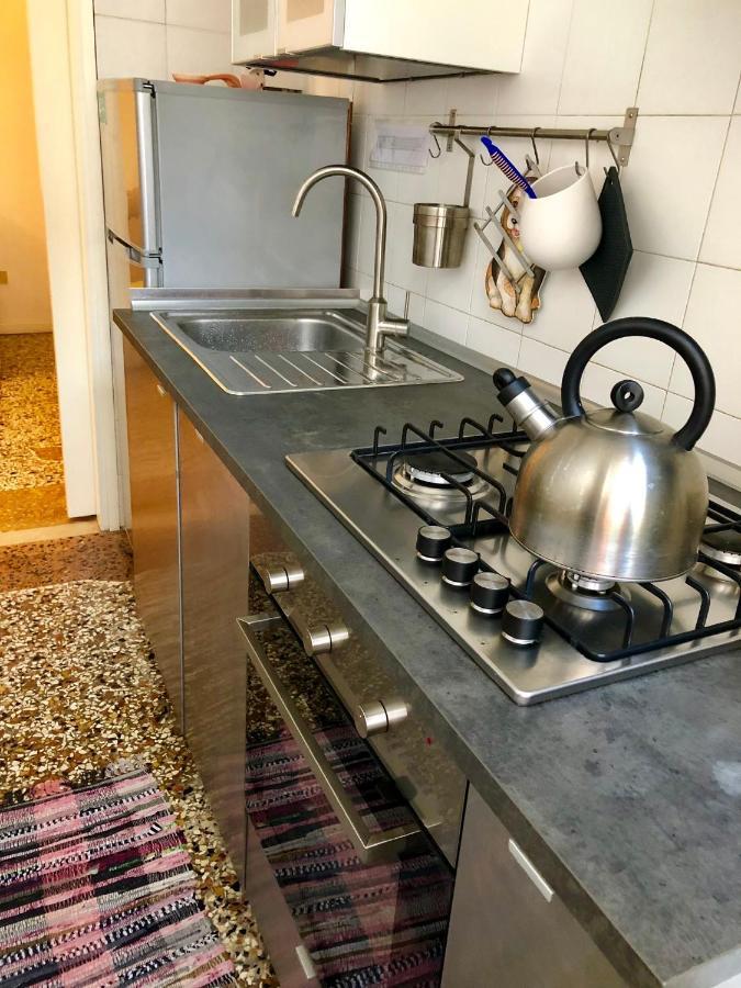 Residenza Emilia Apartment Венеция Екстериор снимка